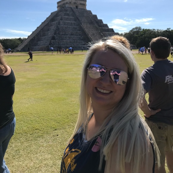 Profile Picture of Allison Ferrell (@aliferrell23) on Poshmark