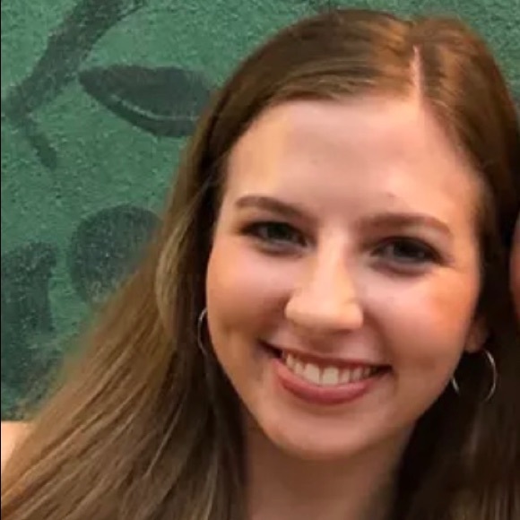 Profile Picture of Sarah Cheeley (@sarahajajah) on Poshmark