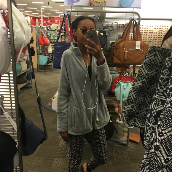 Alexis Wrenn - Poshmark Profile Picture of Alexis Wrenn (@lexilexi0206) on Poshmark
