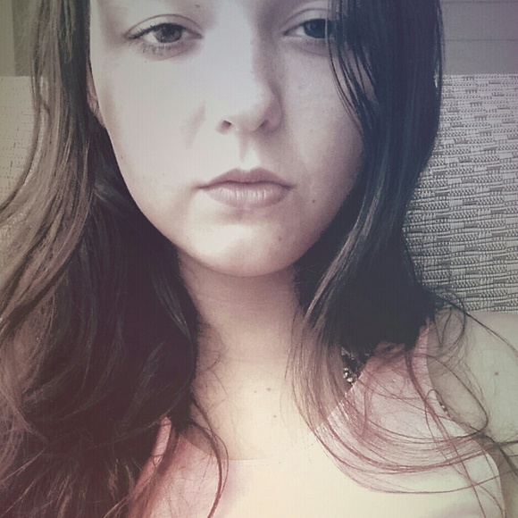 Profile Picture of Kylee Barber (@kyleeebby99) on Poshmark