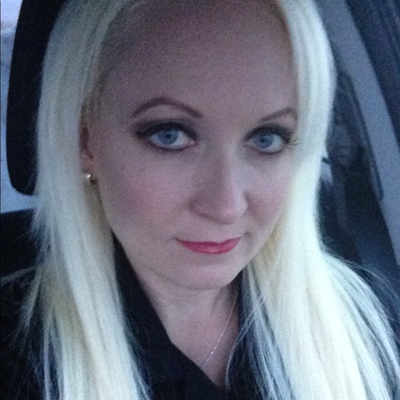 Profile Picture of Rachel Linebach (@rachel_linebach) on Poshmark