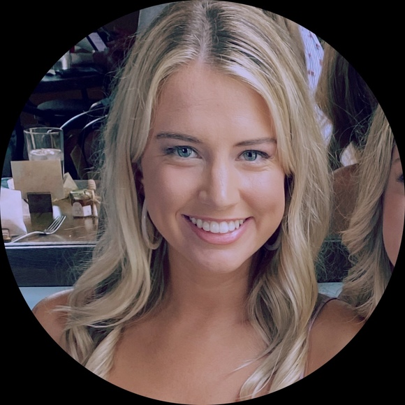 Profile Picture of Laura Rosselit (@lsrosselit) on Poshmark