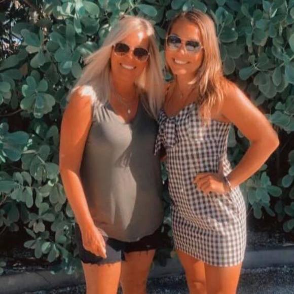 Profile Picture of Lexi Norris cummings (@lexi620) on Poshmark