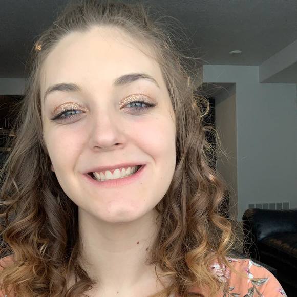 Profile Picture of Bree Dutson (@breedutson) on Poshmark