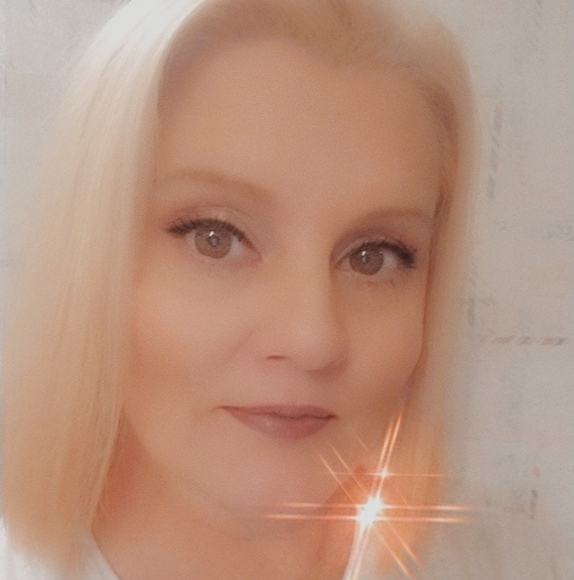 Profile Picture of Selina Cougot (@lbettergirl) on Poshmark