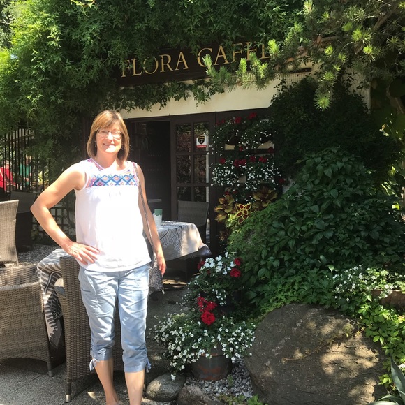 Profile Picture of Jeanne Risk (@2goodie2shoes) on Poshmark