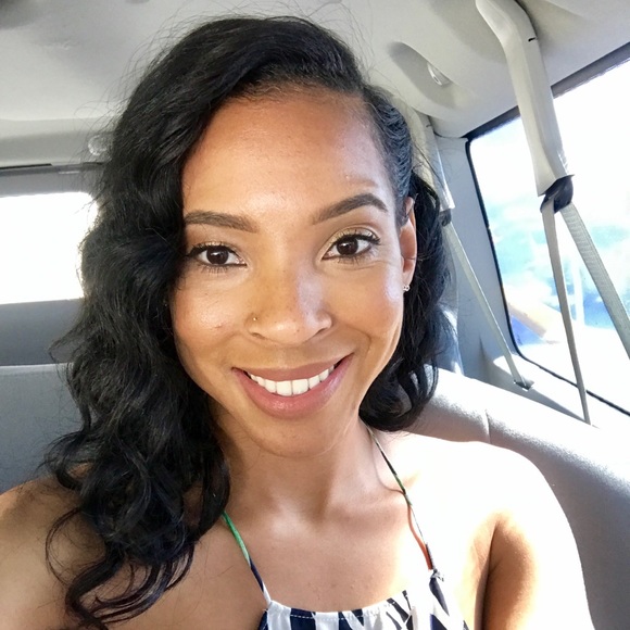 Profile Picture of Amelia Nealey (@amelia474) on Poshmark