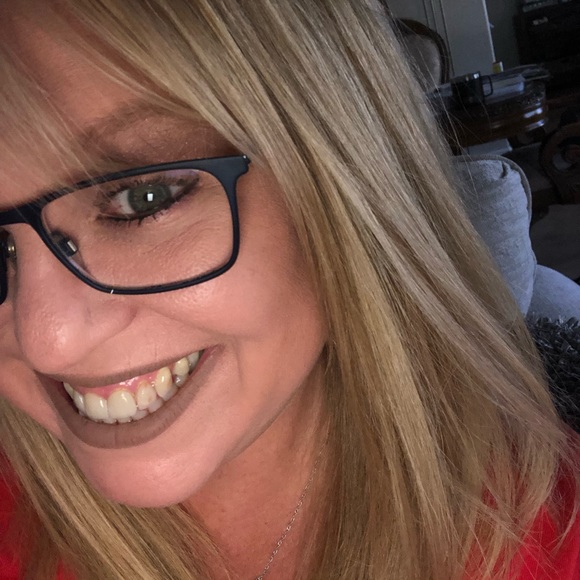 Profile Picture of Karen Contreras (@kcont20) on Poshmark
