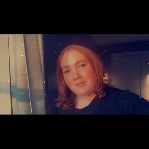 Profile Picture of Danielle Bogardus (@dbogardus) on Poshmark