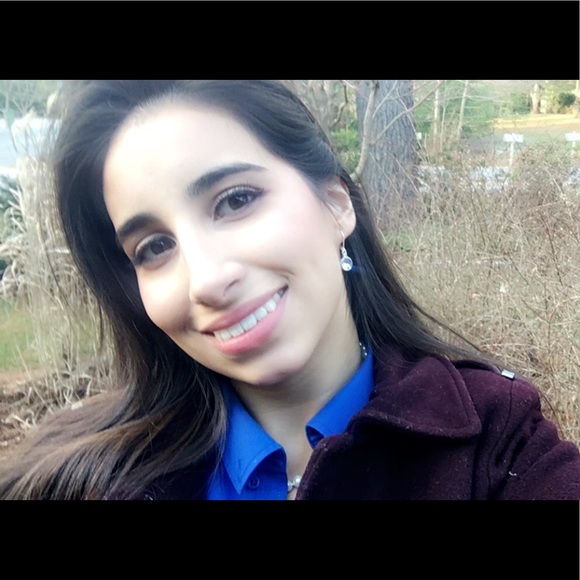 Profile Picture of Andrea Billordo (@andybill) on Poshmark