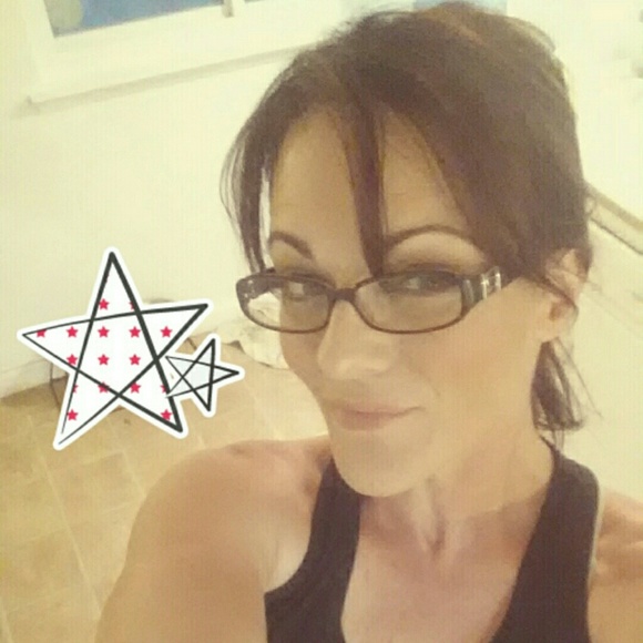 Profile Picture of Heather Lampron (@lampron12345) on Poshmark