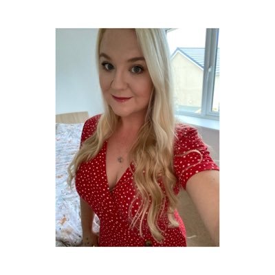 Profile Picture of Sophie Trott Thomas (@_trotts) on Twitter