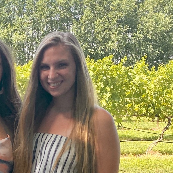 Profile Picture of Carly Ross (@carlyross624) on Poshmark