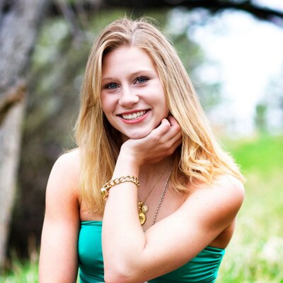 Profile Picture of Kim Utter (@swimmingirl11) on Twitter