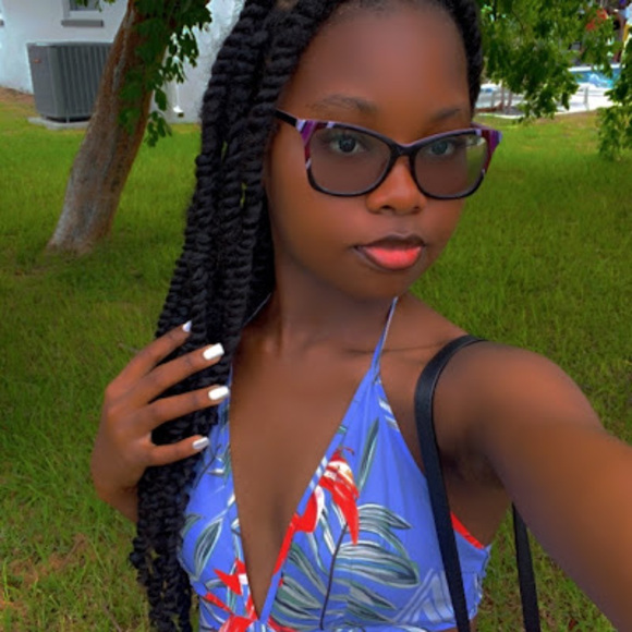 Christelle sasthia Duperval - Poshmark Profile Picture of Christelle sasthia Duperval (@c_duperval) on Poshmark