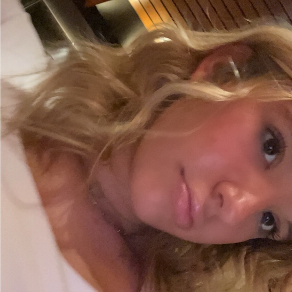 Profile Picture of Hannah Hodnett (@h_hodnett) on Poshmark