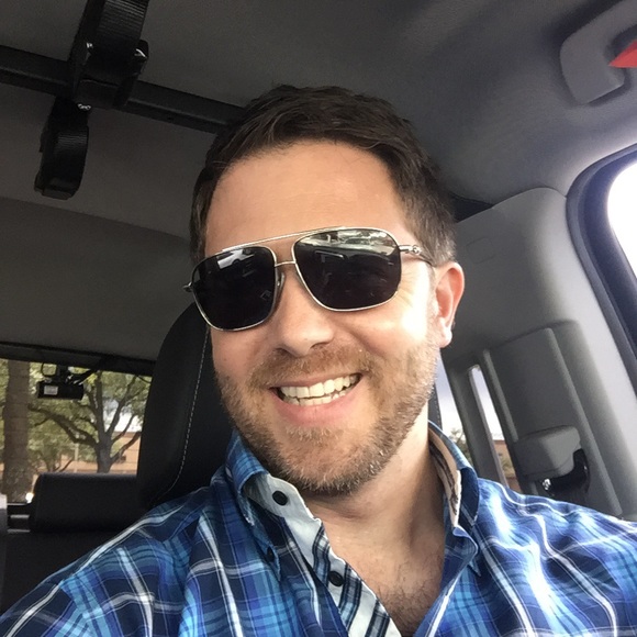 Profile Picture of Daniel Coyle (@dcfoto1) on Poshmark