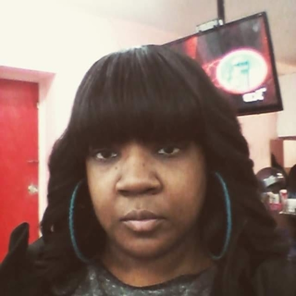 Profile Picture of Tonya Waller (@waller1234) on Poshmark