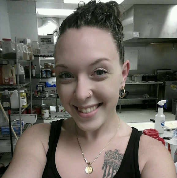 Profile Picture of Danielle Mcgann (@dmmx13014) on Poshmark