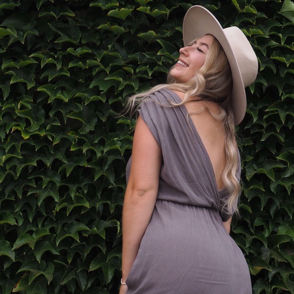 Profile Picture of Holly Pundick (@hollypun) on Poshmark