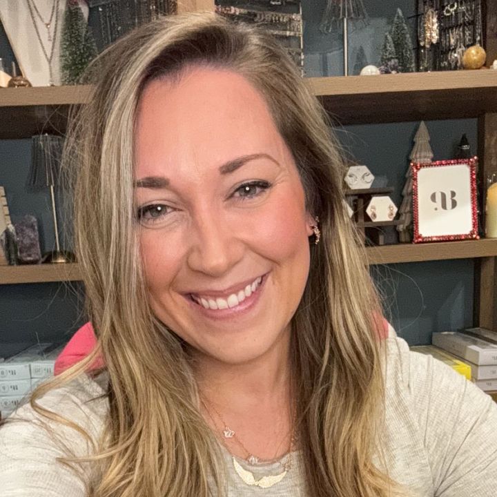 Profile Picture of Lora_MoonstoneFizz (@lora_moonstonefizz) on Tiktok