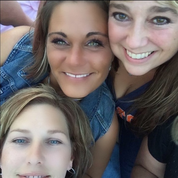 Profile Picture of Kelly Indish (@keindish01) on Poshmark