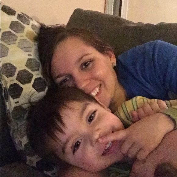 Profile Picture of Kaylie Griekspoor (@kgriekspoor) on Poshmark