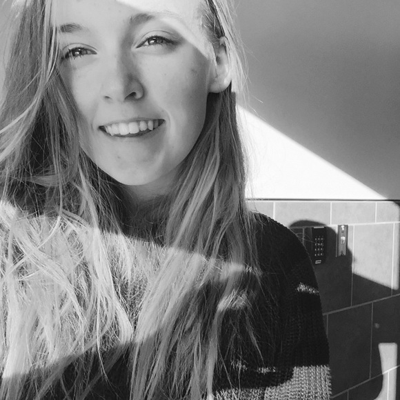 Profile Picture of Bailey Mischenko (@bailey_bomb) on Poshmark