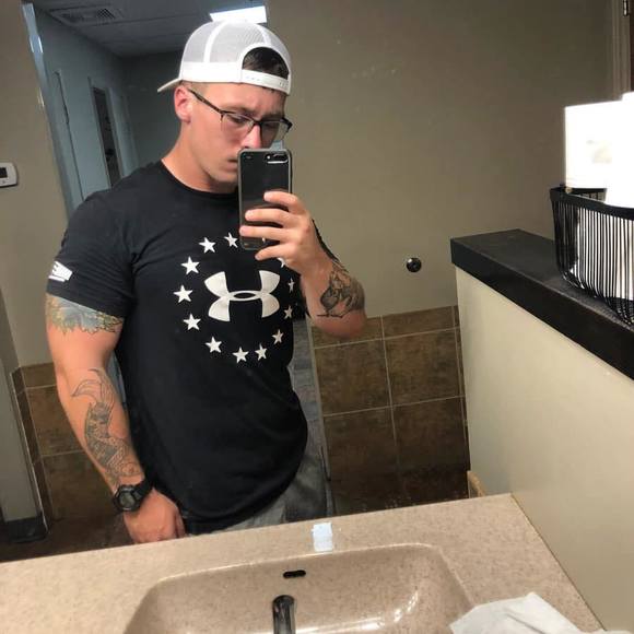 Profile Picture of Tyler Boger (@bogerr7) on Poshmark