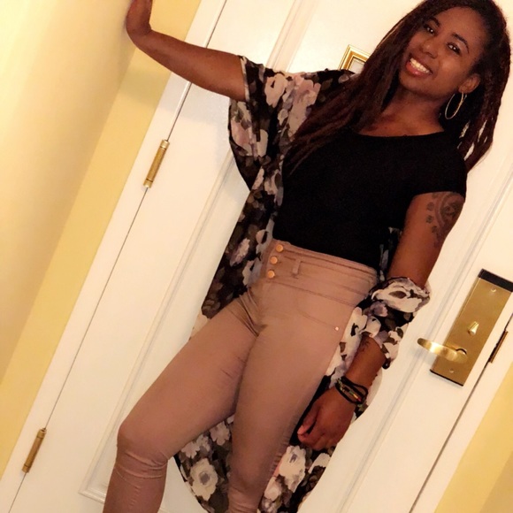 Profile Picture of Rose Baldwin (@rose_baldwin) on Poshmark