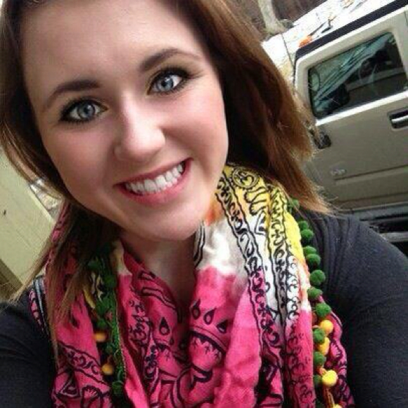 Profile Picture of Alexandra Olmstead (@alexandranoelle) on Poshmark