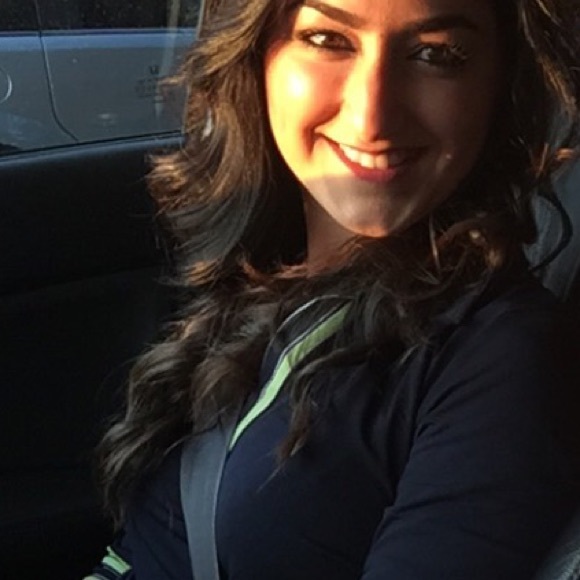 Profile Picture of Riva Shalomov (@rsholomova) on Poshmark