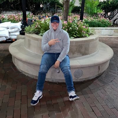 Profile Picture of Bryce Miller (@Bruce51Miller) on Twitter