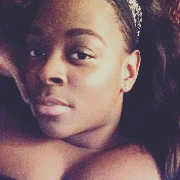 Profile Picture of Isaacia Robinson (@chocolateass) on Poshmark
