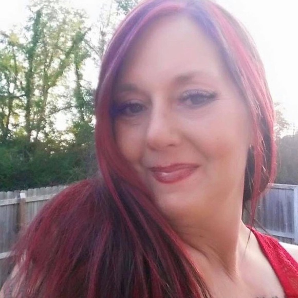 Profile Picture of Kimberley Besson (@tnbeauty1) on Poshmark