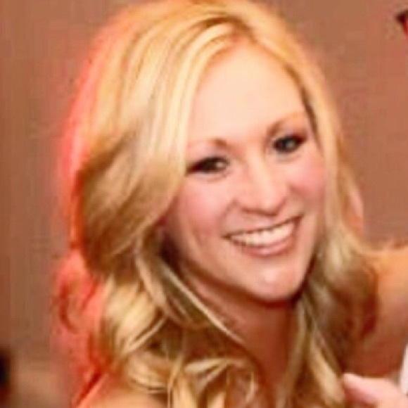 Profile Picture of Jessica Scheffers (@jesskscheff) on Poshmark