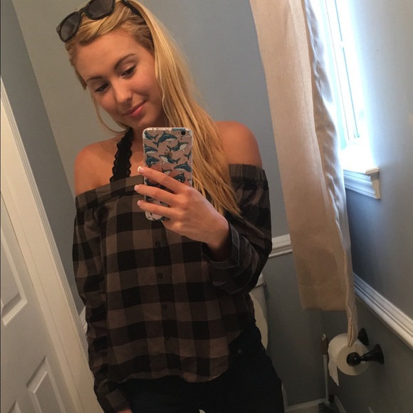 Profile Picture of Karlie Deckert (@karliedeckert) on Poshmark
