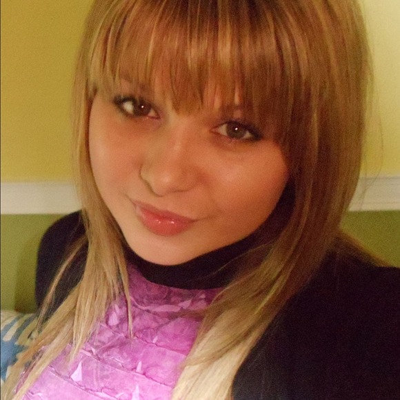 Profile Picture of Anna Kutsiy (@annakutsiy) on Poshmark