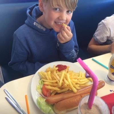 Profile Picture of Katie Kennison (@Cartwri5Bradley) on Twitter