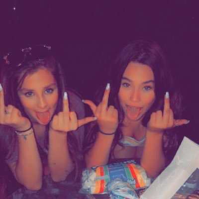 Profile Picture of Savannah Perry (@vvannahlee) on Twitter