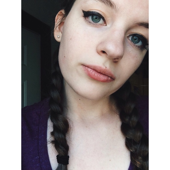 Profile Picture of Kelly Whiting (@kelljordan1228) on Poshmark
