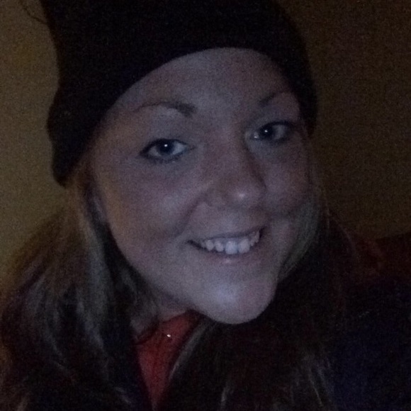 Profile Picture of Kellie Pavilonis (@kpavi04) on Poshmark