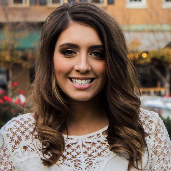 Profile Picture of Tori Fuller (@torifuller) on Poshmark