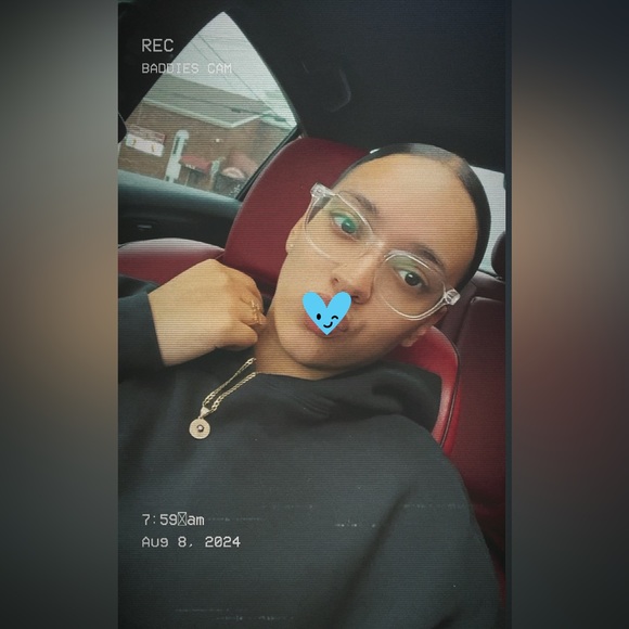 Profile Picture of Lizbeth Devargas (@lizbeth____) on Poshmark