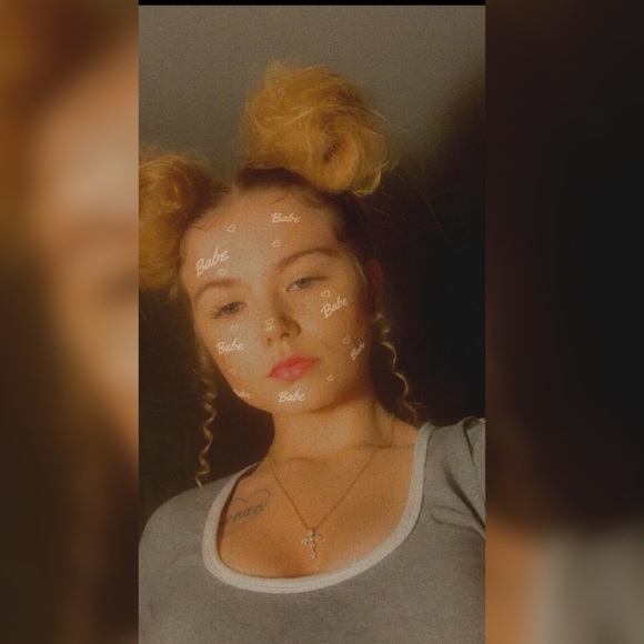 Profile Picture of Haley Vaughn (@haleynikole02) on Poshmark