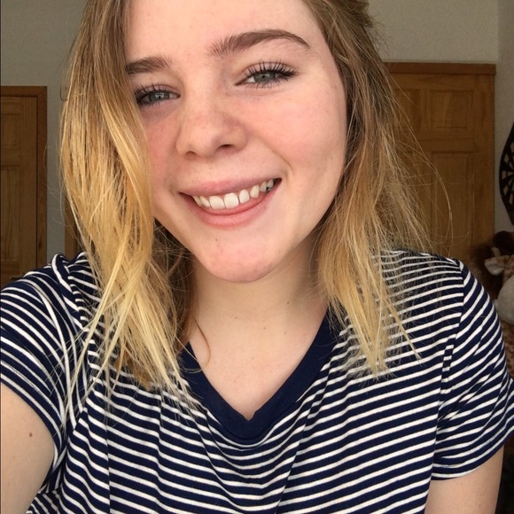 Profile Picture of Abby Boatright (@abbyxroxanne) on Poshmark