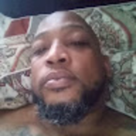 Profile Picture of Devron Harris (@abovetheodds270) on Poshmark