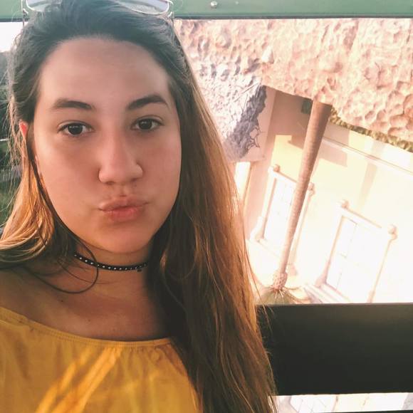 Profile Picture of Mariana Pereira (@mariispereira) on Poshmark