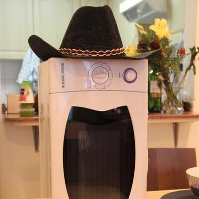 Profile Picture of Arthur (@UncleHatch) on Twitter