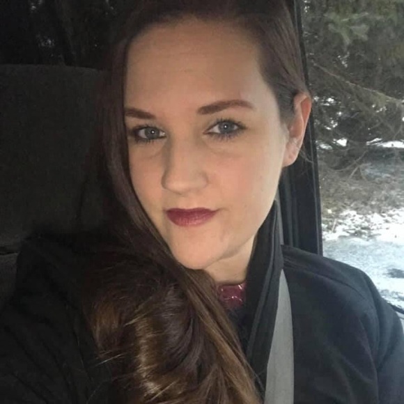 Profile Picture of Amanda Minnema (@manda_sue86) on Poshmark